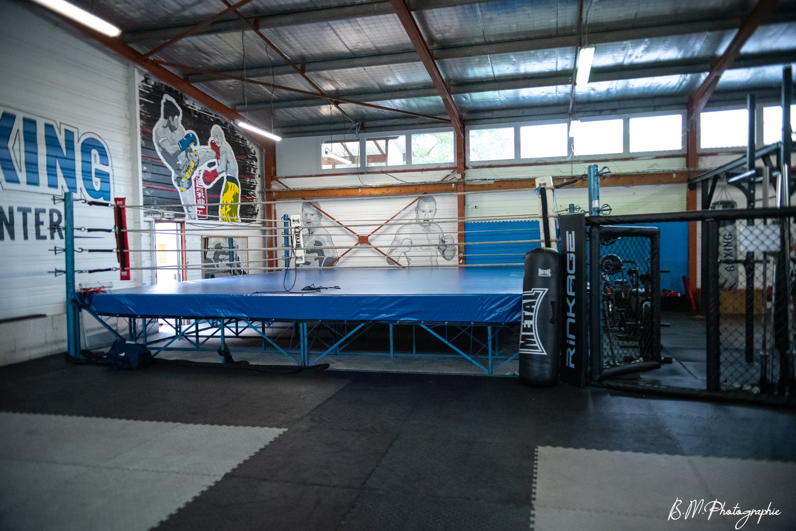 Ring et cage du Boxing Center Ramonville