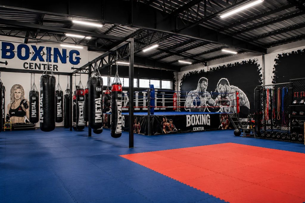Ring et sacs du Boxing Center Saint-Cyprien